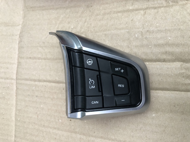 Блок кнопкових перемикачів кермового колеса LR095541 LAND ROVER