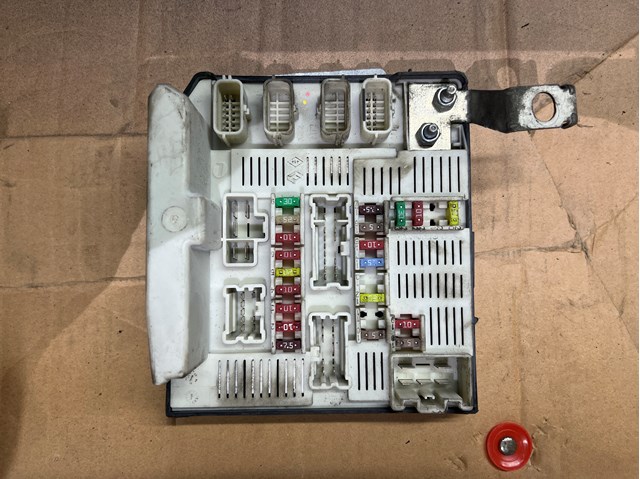 Корпус запобіжників 8200451904 RENAULT