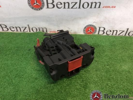 Коробка запобіжників A0035420019 MERCEDES