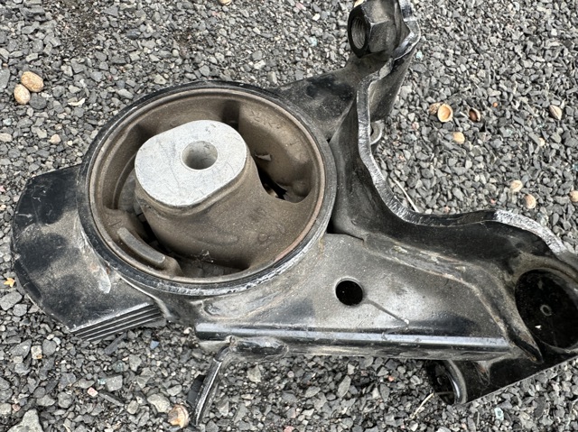Подушка (опора) двигуна, задня 1237136190 TOYOTA