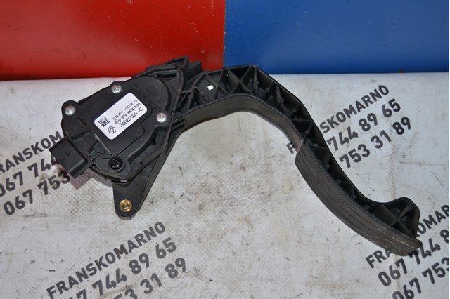 Підаль газу 180022703R RENAULT