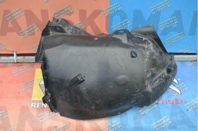 Підкрилок переднього крила, лівий передній 638458563R RENAULT