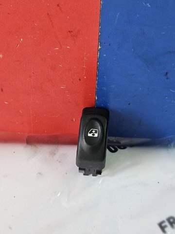 Кнопковий блок керування склопідіймачами передній правий 7700838099 RENAULT