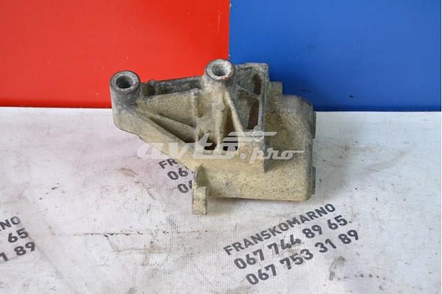 Кронштейн кріплення генератора 7700875690 RENAULT