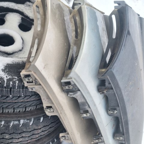 Переднє праве крило 8200020569 RENAULT