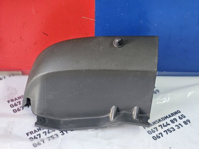 Бампер задній, права частина 8200229880 RENAULT