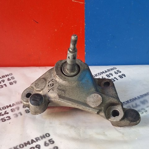 Кронштейн подушки (опори) двигуна, лівої 8200277203 RENAULT