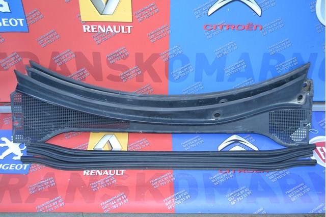 Водостік лобового скла, жабо 8200290131 RENAULT
