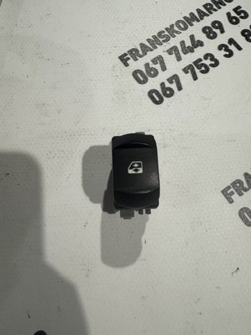 Кнопка підйомника переднього правого скла 8200315013 RENAULT