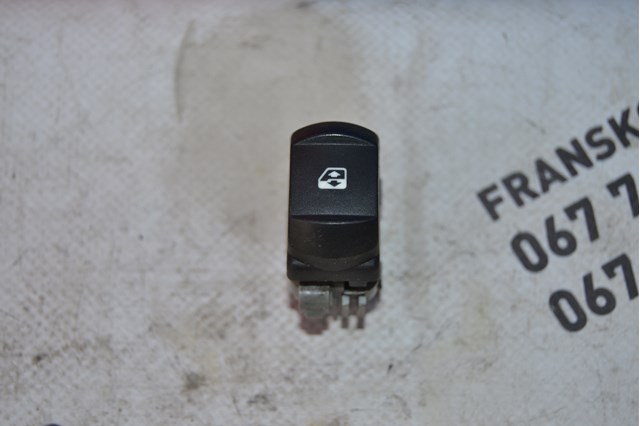 Кнопка блокування замка дверей 8200414962 RENAULT