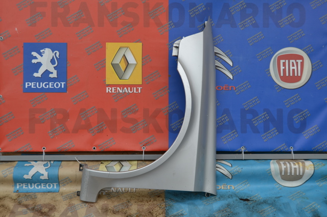 Бічна частина передня ліва 8201094793 RENAULT