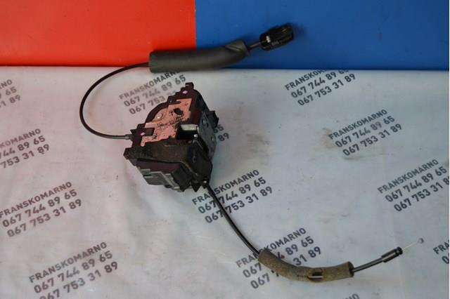 Замок задніх дверей, лівих 825030574R RENAULT