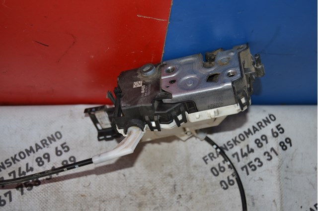 Замок двері правої передньої 828405 PEUGEOT
