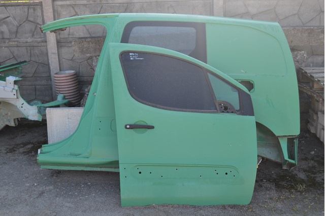 Пасажирські передні двері 9004Z6 PEUGEOT