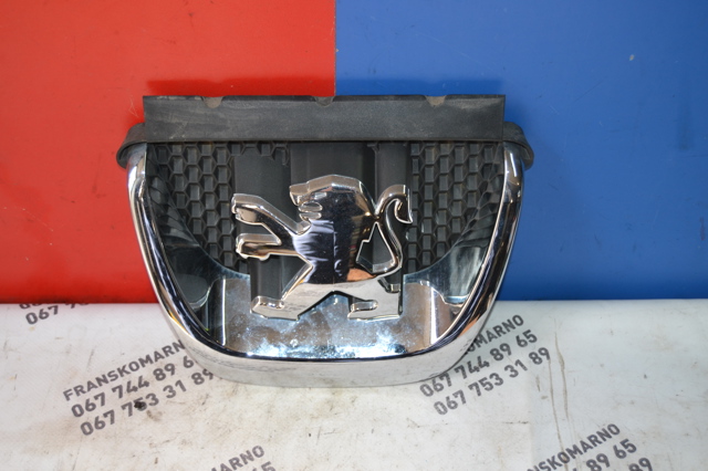 Емблема переднього бампера 9680505177 PEUGEOT