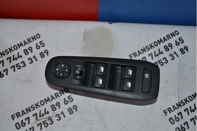 Кнопки переднього лівого склопід'ємника 98319761ZD PEUGEOT