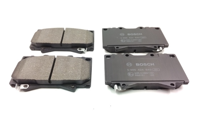 Передні гальмівні колодки 0986424640 BOSCH
