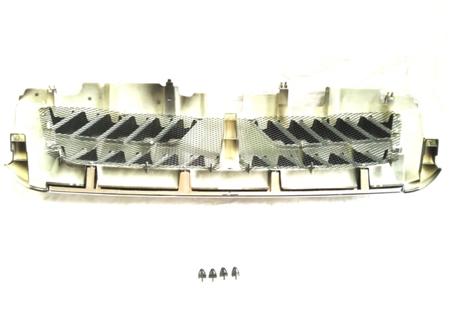 Решітка радіатора Mitsubishi Pajero 3