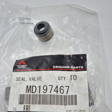 Сальник клапана (маслознімний), впуск/випуск MD197467 MITSUBISHI