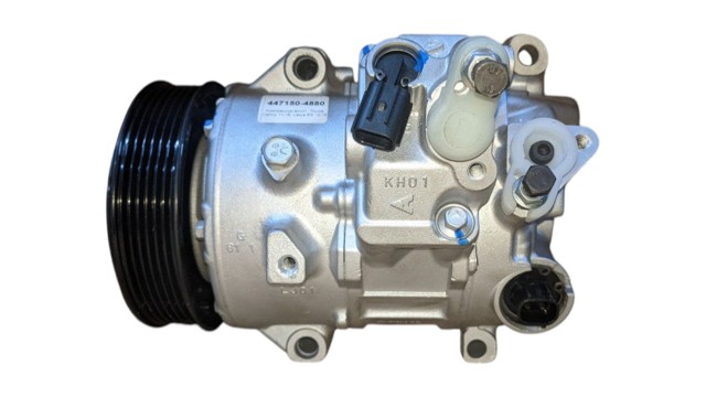 Компресор холодоагенту 8831006440 TOYOTA