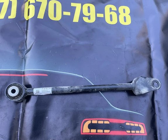 Важіль/тяга задньої підвіски подовжній нижній, лівий/правий 104444100E TESLA