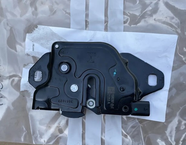 Замок кришки капота 150039700E TESLA
