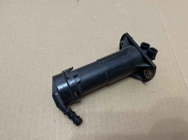 Форсунка омивача фари передньої, лівої 4L0955101 VAG