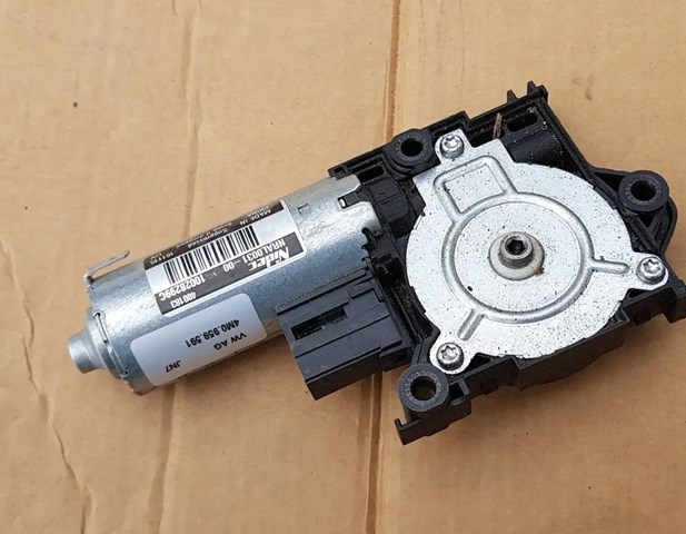 Мотор приводу люка 4M0959591 VAG