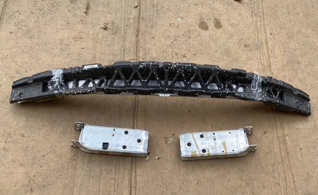Балка бампера переднього 51117255393 BMW
