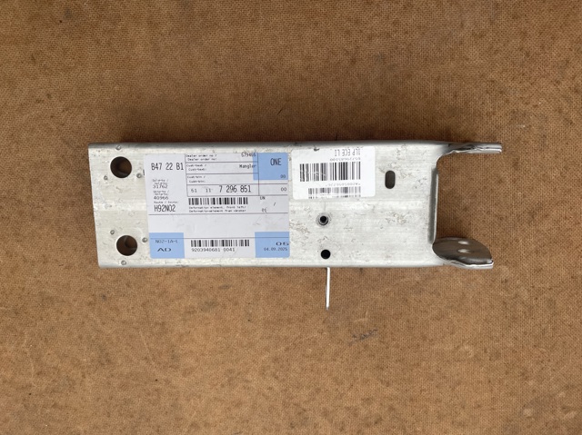 Кронштейн підсилювача переднього бампера 51117296851 BMW