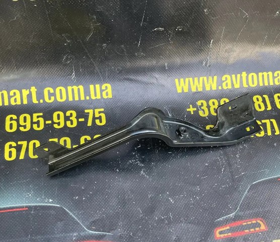 Кронштейн радіатора нижній 51647266324 BMW