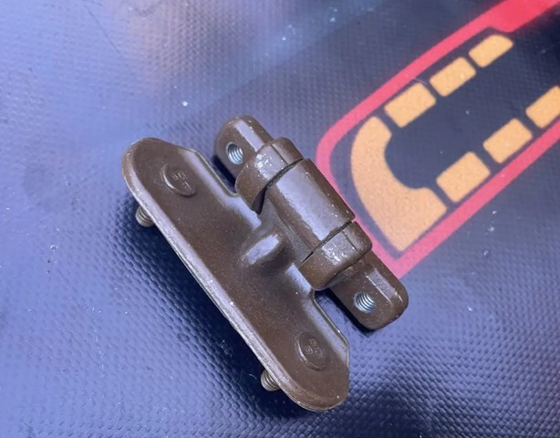 Петля багажника 600661200A TESLA