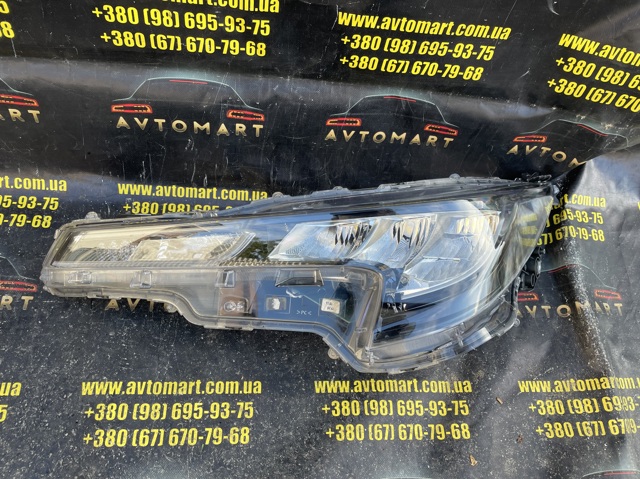 Фара основна ліва 8115002S60 TOYOTA