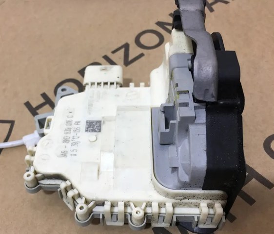 Замок задніх дверей, правих 8K0839016C VAG