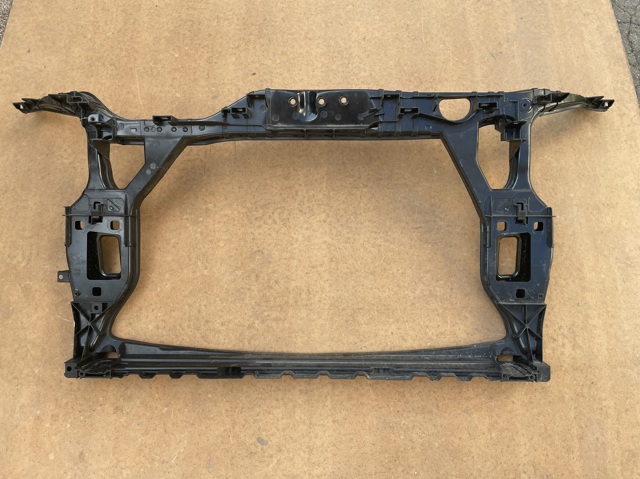 Рамка передньої панелі 8R0805594D VAG