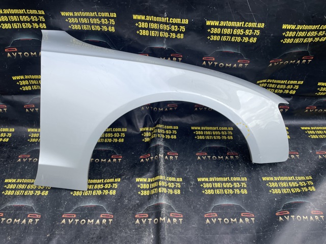 Переднє праве крило 8T0821106H VAG
