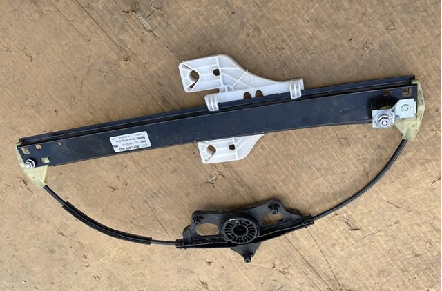 Механізм склопідйомника двері задньої, правої 8W0839462 VAG