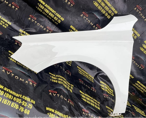 Переднє ліве крило A1768810101 MERCEDES