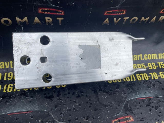 Кронштейн підсилювача переднього бампера A1776202300 MERCEDES