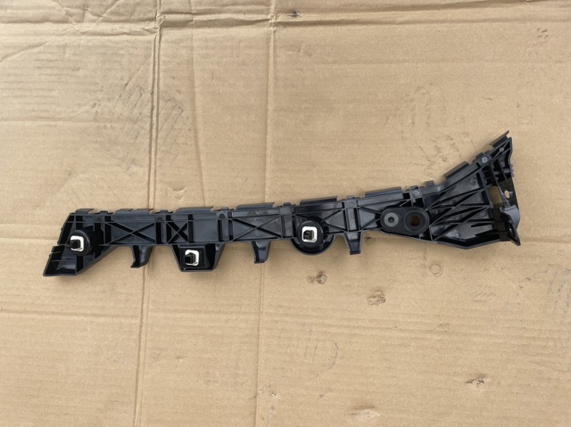 Лівий кронштейн кріплення бампера заднього GJR9502J1 MAZDA