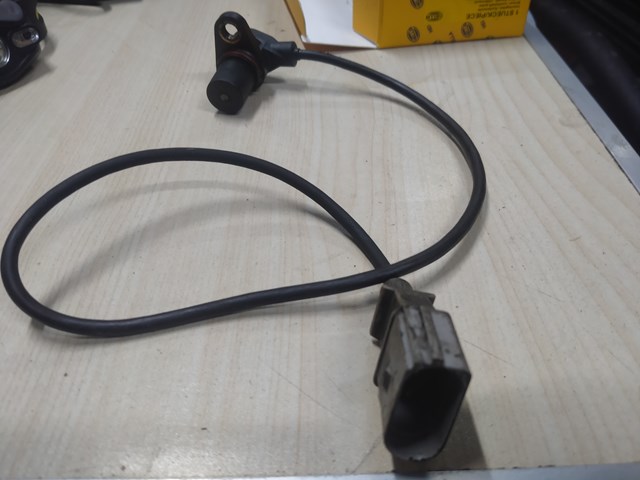 Датчик обертів колінвалу 0261210148 BOSCH