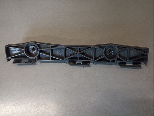 Направляюча заднього бампера, ліва 5215853040 TOYOTA