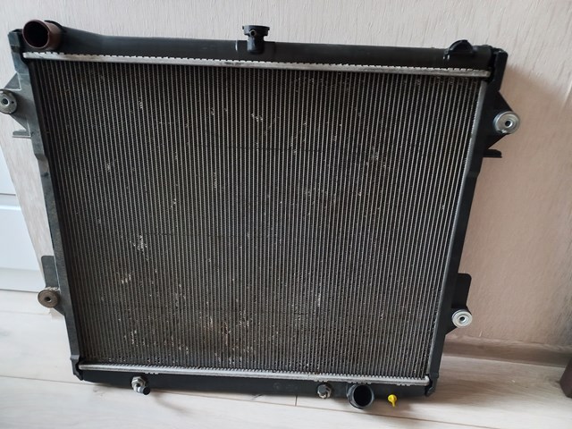 Підвіска радіатора 1640050381 TOYOTA