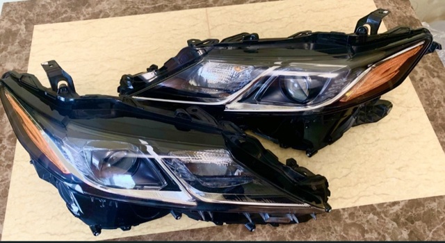 Фара правая 8111006C40 TOYOTA