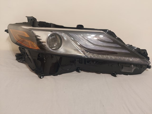 Права блок фара 8111006G30 TOYOTA