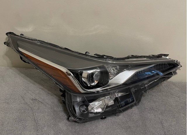 Основна фара - вставка 8114047A00 TOYOTA