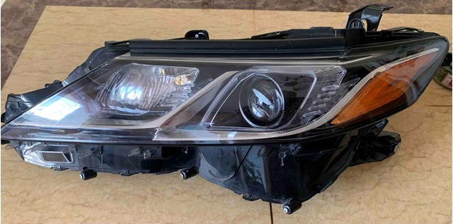 Фара ліва передня 8115006C41 TOYOTA