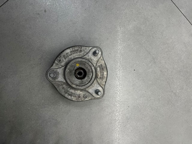 Кріплення переднього амортизатора A2533230020 MERCEDES