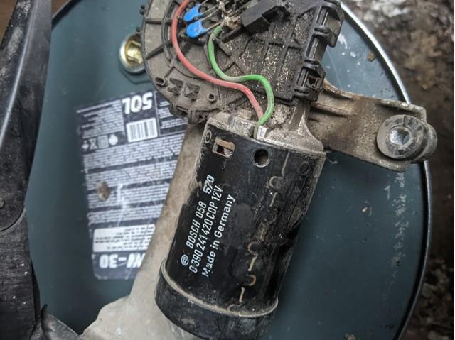 Мотор склоочисника передній 0390241420 BOSCH