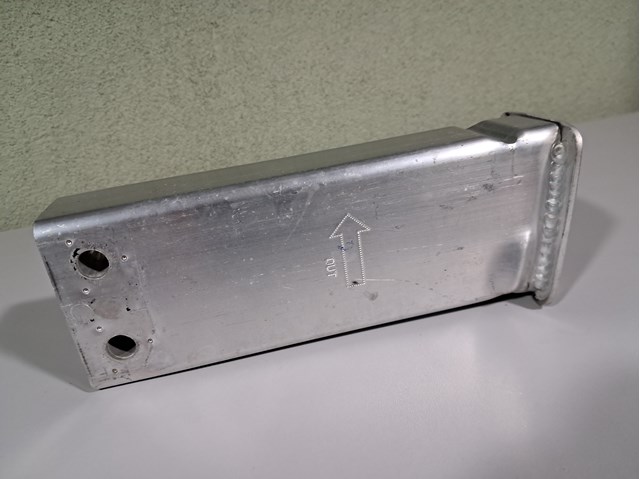 Кронштейн підсилювача переднього бампера 110919300C Tesla Model